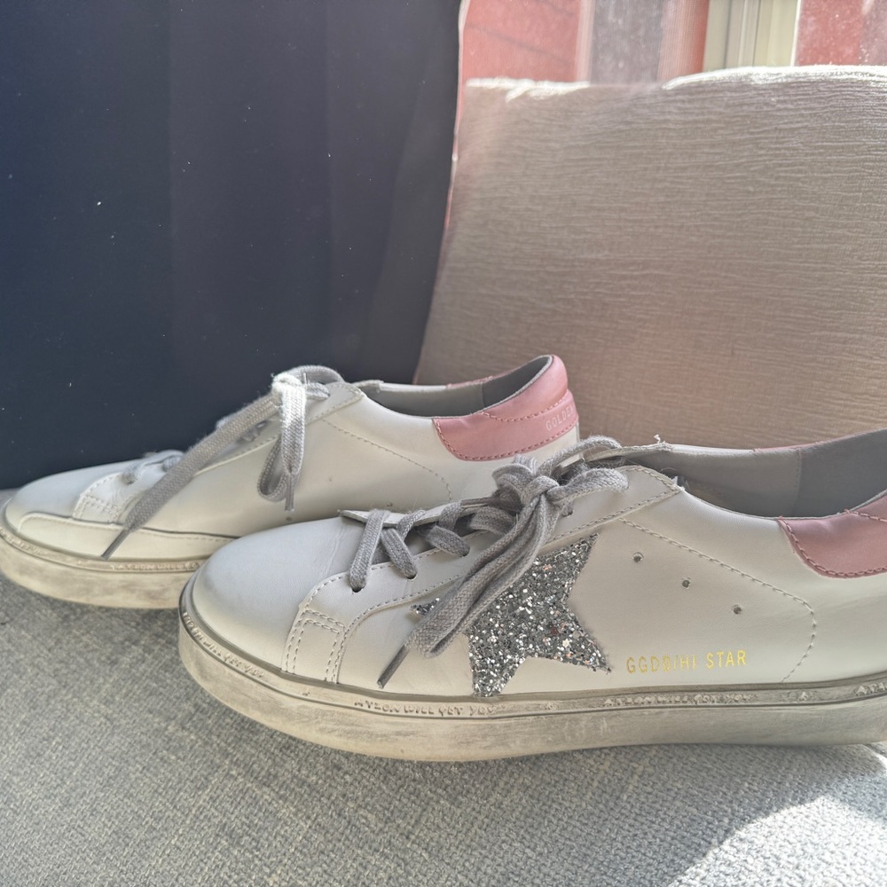 Geolden Goose
Women's Super-Star Low Top Sneakers